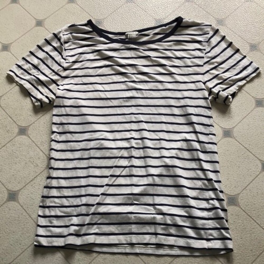 Forever 21 size large stripped Tshirt